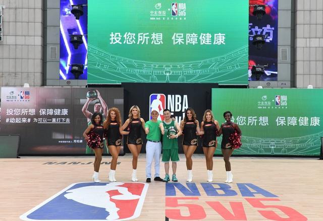 他的表现与